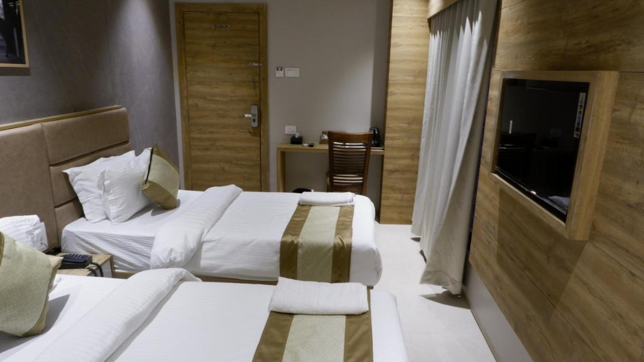 Hotel Amber Paramount Bombay Extérieur photo